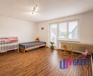 PREDAJ - 5 izbový rodinný dom s garážou | Beckov