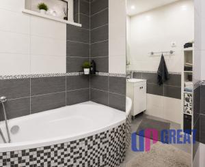 PREDAJ - 5 izbový rodinný dom s garážou | Beckov