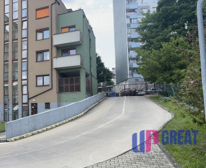 Na prenájom garsónka s loggiou a parkovaním na Gabčíkovej ulici v Karlovej Vsi