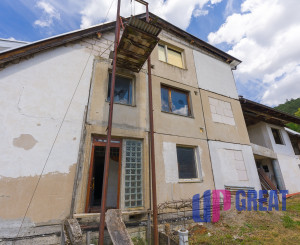 VEĽKÝ DOM, 2 422 m² POZEMKU A LES ZA ZÁHRADOU | HRACHOVIŠTE