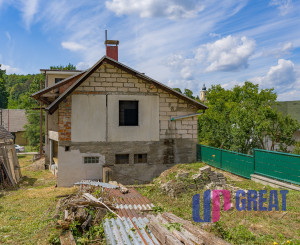 VEĽKÝ DOM, 2 422 m² POZEMKU A LES ZA ZÁHRADOU | HRACHOVIŠTE