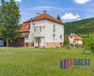PREDAJ - 3 izbový byt v rodinnom dome s vlastným pozemkom, v obci Drietoma