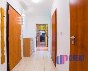 PREDAJ - veľký 3 izbový byt *s klimatizáciou, Piešťanská ul.
