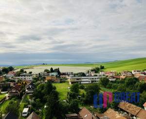 NA PRENÁJOM KOMPLETNE ZARIADENÝ 3-IZBOVÝ BYT 74 m² SO ZASKLENOU LODŽIOU – SMIŽANY