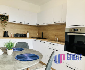NA PRENÁJOM KOMPLETNE ZARIADENÝ 3-IZBOVÝ BYT 74 m² SO ZASKLENOU LODŽIOU – SMIŽANY