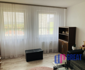 NA PRENÁJOM KOMPLETNE ZARIADENÝ 3-IZBOVÝ BYT 74 m² SO ZASKLENOU LODŽIOU – SMIŽANY