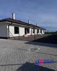 PREDAJ 3 izb. bytov v rodinnom dome, Macov, záhrada, parking