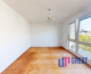 Svetlý 3-izbový byt s potenciálom a výhľadom na hrad
