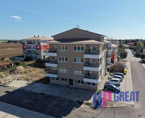 🏡 VILADOMY SENEC | NA PREDAJ 2-IZBOVÝ BYT SO SÚKROMNOU ZÁHRADKOU 36 m²