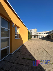 PREDAJ obchodného priestoru na komerčné využitie v Karlovej Vsi.