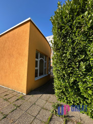 PREDAJ obchodného priestoru na komerčné využitie v Karlovej Vsi.