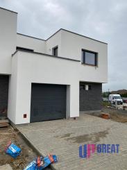 NA PREDAJ MODERNÝ 4-IZBOVÝ VILADOM S GARÁŽOU | NOVÁ SOTINA, SENICA
