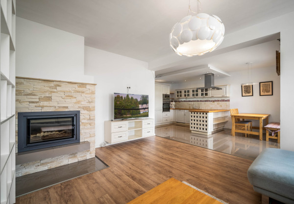 PREDAJ 4 izb rodinného domu s garážou, Tri Vody I., Malinovo