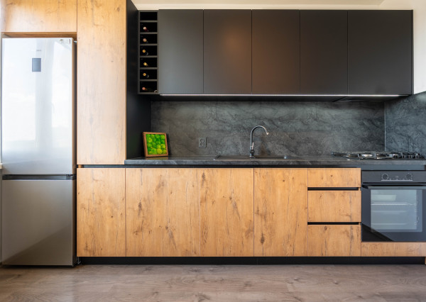 Hľadáte v  centre ŠAMORÍNA prekrásny kompletne prerobený 1,5 izbový byt s loggiou?