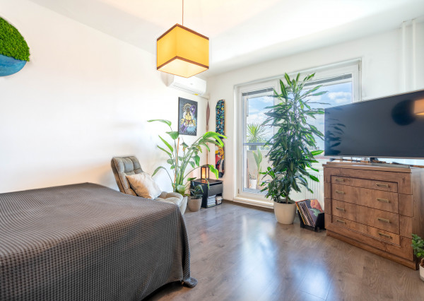 Hľadáte v  centre ŠAMORÍNA prekrásny kompletne prerobený 1,5 izbový byt s loggiou?