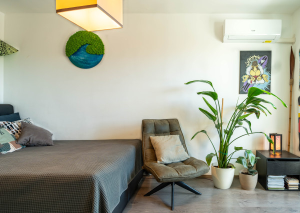 Hľadáte v  centre ŠAMORÍNA prekrásny kompletne prerobený 1,5 izbový byt s loggiou?