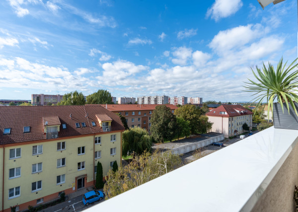 Hľadáte v  centre ŠAMORÍNA prekrásny kompletne prerobený 1,5 izbový byt s loggiou?