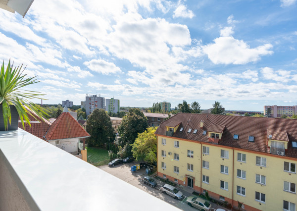 Hľadáte v  centre ŠAMORÍNA prekrásny kompletne prerobený 1,5 izbový byt s loggiou?