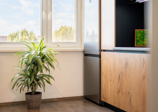 Hľadáte v  centre ŠAMORÍNA prekrásny kompletne prerobený 1,5 izbový byt s loggiou?