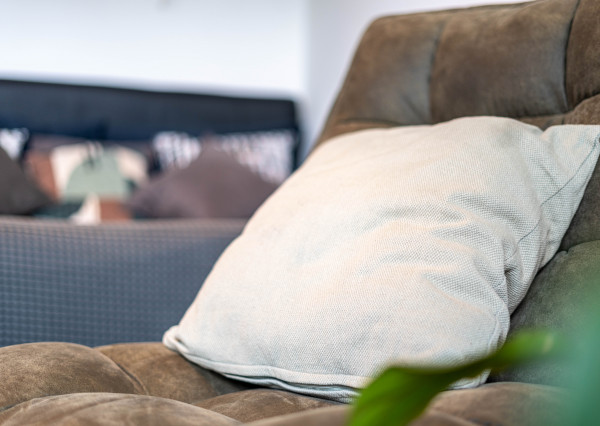 Hľadáte v  centre ŠAMORÍNA prekrásny kompletne prerobený 1,5 izbový byt s loggiou?