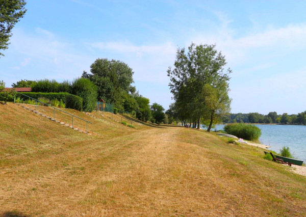 PREDAJ dvojpodlažnej rekreačnej chaty pri Šulianskom jazere