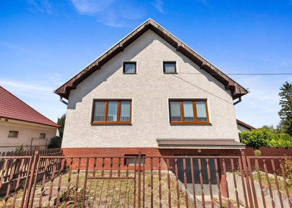 PREDANÉ - Poschodový rodinný dom v obci Horný Bar