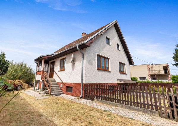 PREDANÉ - Poschodový rodinný dom v obci Horný Bar