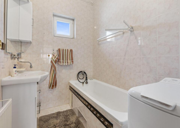 PREDANÉ - Poschodový rodinný dom v obci Horný Bar