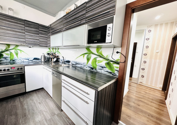 Na predaj 3-izbový byt v centre okresného mesta SENICA.