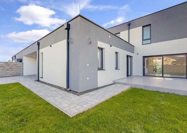 Exkluzívna ponuka – Nadčasová 5 izbová vila v Šamoríne  -Luxusné bývanie na dosah Bratislavy!