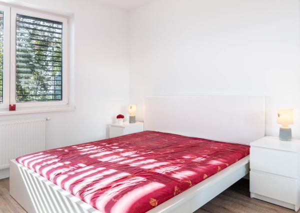 PREDAJ 3 IZBOVÁ  ZARIADENÁ NOVOSTAVBA SO ZÁHRADOU A PARKOVACÍM STÁTÍM V LUKRATÍVNEJ ČASTI MESTA ŠAMORÍN