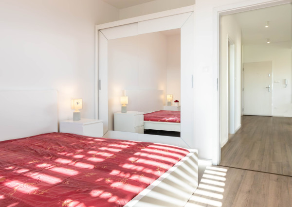 PREDAJ 3 IZBOVÁ  ZARIADENÁ NOVOSTAVBA SO ZÁHRADOU A PARKOVACÍM STÁTÍM V LUKRATÍVNEJ ČASTI MESTA ŠAMORÍN