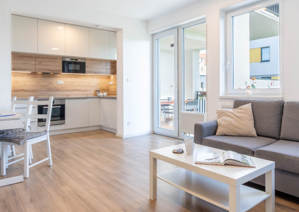 PREDAJ 3 IZBOVÁ  ZARIADENÁ NOVOSTAVBA SO ZÁHRADOU A PARKOVACÍM STÁTÍM V LUKRATÍVNEJ ČASTI MESTA ŠAMORÍN