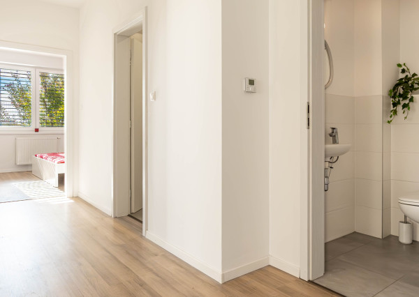 PREDAJ 3 IZBOVÁ  ZARIADENÁ NOVOSTAVBA SO ZÁHRADOU A PARKOVACÍM STÁTÍM V LUKRATÍVNEJ ČASTI MESTA ŠAMORÍN