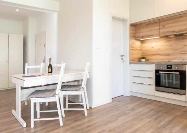 PREDAJ 3 IZBOVÁ  ZARIADENÁ NOVOSTAVBA SO ZÁHRADOU A PARKOVACÍM STÁTÍM V LUKRATÍVNEJ ČASTI MESTA ŠAMORÍN