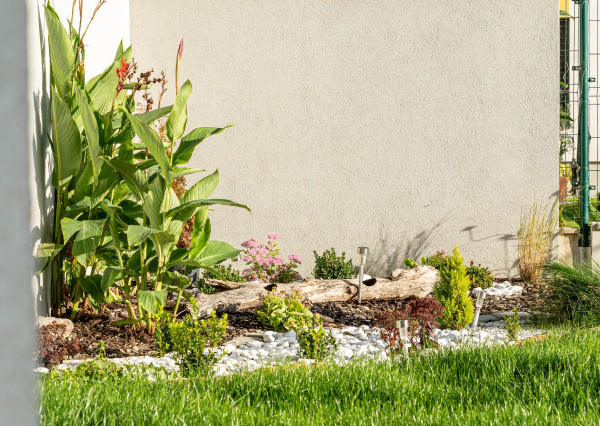 PREDAJ 3 IZBOVÁ  ZARIADENÁ NOVOSTAVBA SO ZÁHRADOU A PARKOVACÍM STÁTÍM V LUKRATÍVNEJ ČASTI MESTA ŠAMORÍN