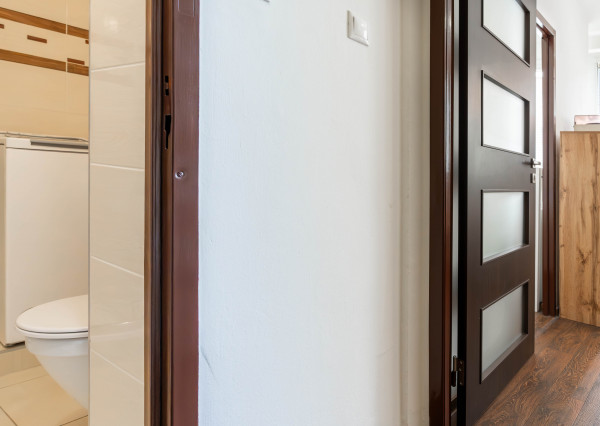 Na predaj útulný, kompletne prerobený 1 izbový zariadený  byt v tichej časti Šamorína.