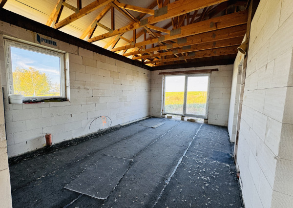 Na predaj 4 izbový rozostavaný rodinný dom v obci Radimov.