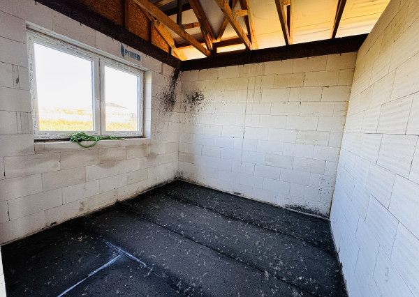 Na predaj 4 izbový rozostavaný rodinný dom v obci Radimov.