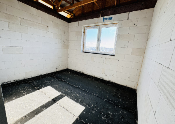 Na predaj 4 izbový rozostavaný rodinný dom v obci Radimov.