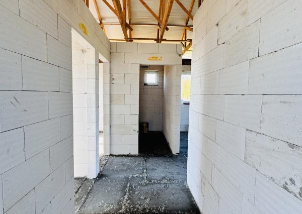 Na predaj 4 izbový rozostavaný rodinný dom v obci Radimov.