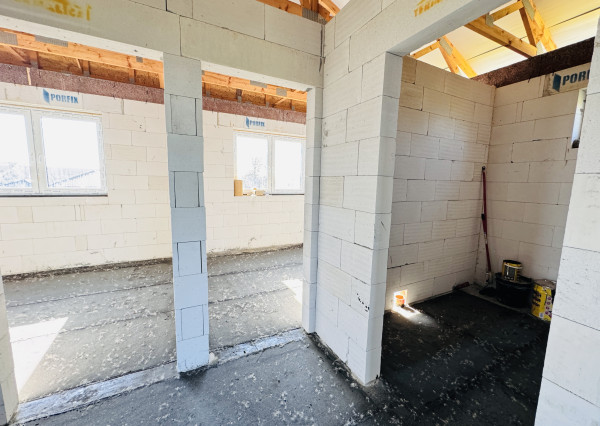 Na predaj 4 izbový rozostavaný rodinný dom v obci Radimov.