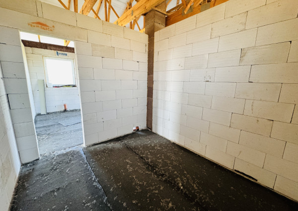 Na predaj 4 izbový rozostavaný rodinný dom v obci Radimov.