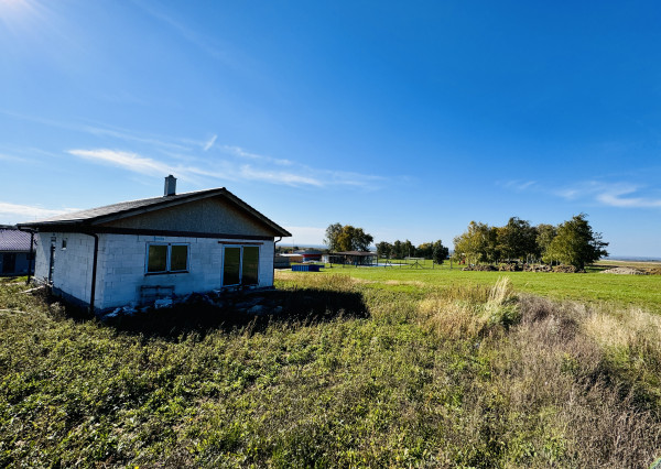 Na predaj 4 izbový rozostavaný rodinný dom v obci Radimov.