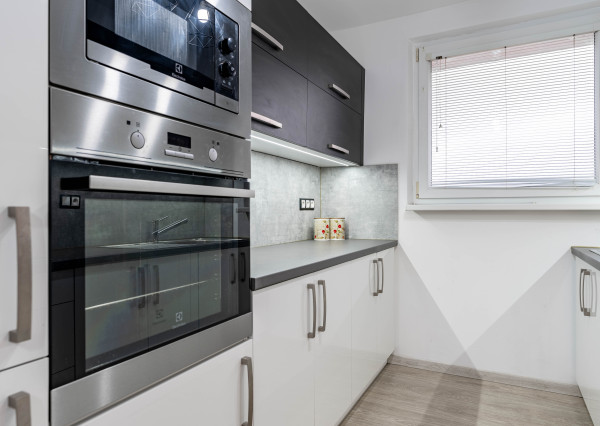 ŠAMORÍN -  3 izb.  BYT NA PRENÁJOM , Hlavná ulica