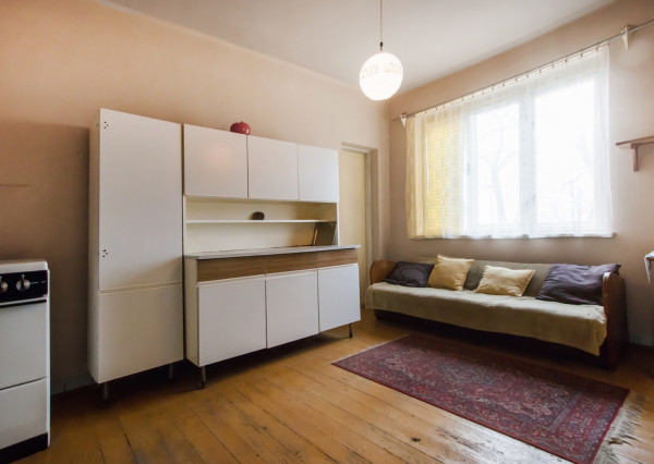 Na predaj investičný rodinný dom s veľkým pozemkom v Okoči