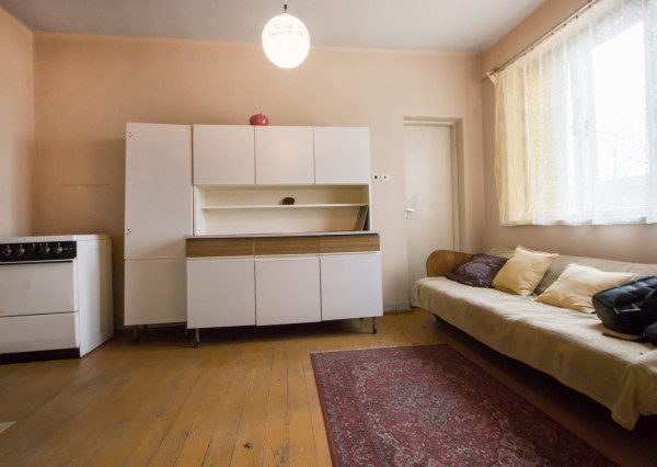 Na predaj investičný rodinný dom s veľkým pozemkom v Okoči