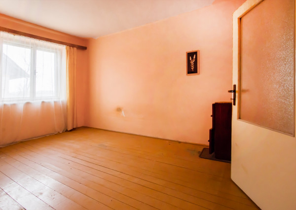 Na predaj investičný rodinný dom s veľkým pozemkom v Okoči