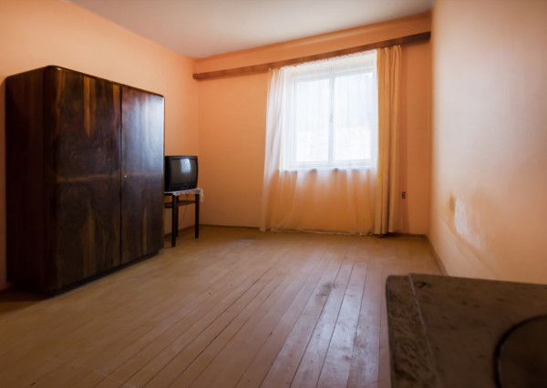 Na predaj investičný rodinný dom s veľkým pozemkom v Okoči