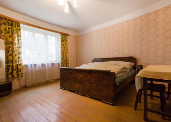 Na predaj investičný rodinný dom s veľkým pozemkom v Okoči